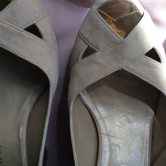 Beautiful Stuart Weitzman Suede Wedge Sandals - Picture 5 of 5